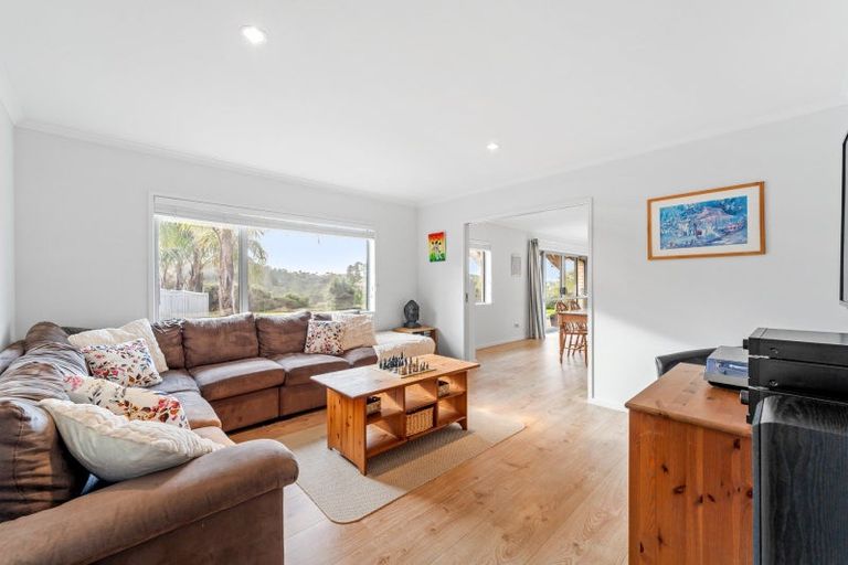 Photo of property in 54 Roberts Road, Matakatia, Whangaparaoa, 0930