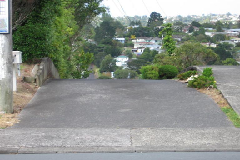 Photo of property in 1/51 Target Road, Totara Vale, Auckland, 0629