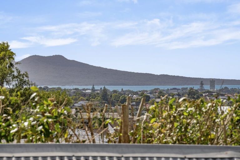 Photo of property in 1/45 Target Road, Totara Vale, Auckland, 0629