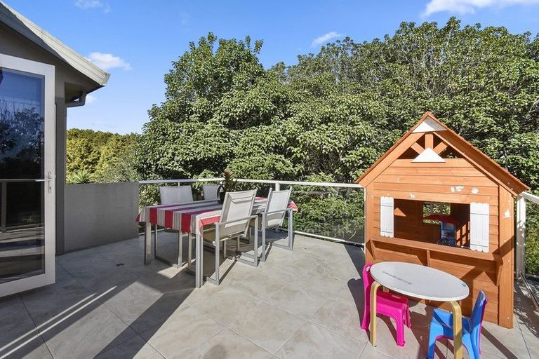 Photo of property in 57a Ribbonwood Crescent, Goodwood Heights, Auckland, 2105