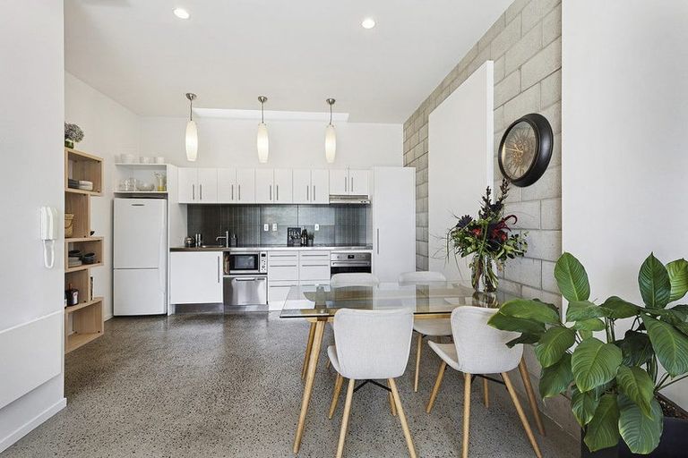 Photo of property in Mondrian Townhouses, 5/24 Hanson Street, Mount Cook, Wellington, 6021