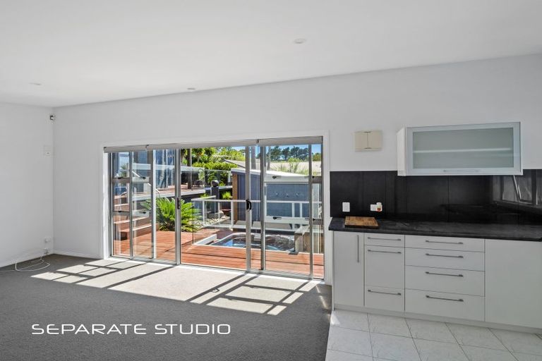 Photo of property in 282 Glamorgan Drive, Northcross, Auckland, 0630