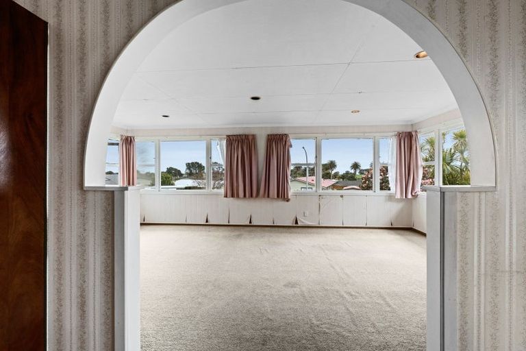 Photo of property in 18 Leon Place, Waitara, 4320