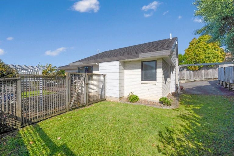 Photo of property in 2/40 Simmental Crescent, Somerville, Auckland, 2014