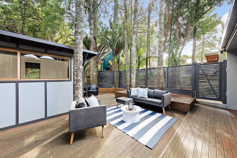 Photo of property in 1/9a Wyvern Place, Glenfield, Auckland, 0629