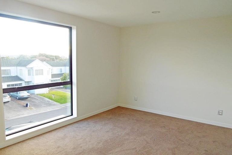 Photo of property in 30 Stephen Avenue, Henderson, Auckland, 0610