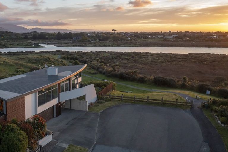 Photo of property in 116 Queens Road, Waikanae Beach, Waikanae, 5036