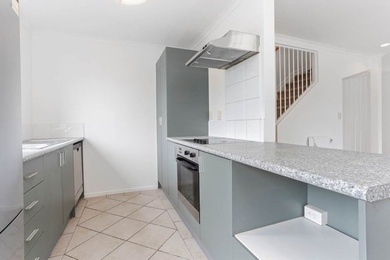 Photo of property in 13 Barnea Circle, Glen Eden, Auckland, 0602