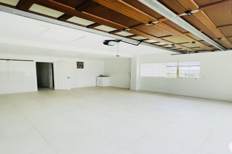 Photo of property in 11 Bream Revel Way, Karaka, Papakura, 2580