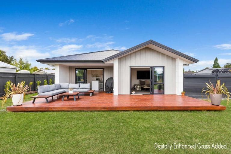 Photo of property in 7b Terrace Street, Marton, 4710