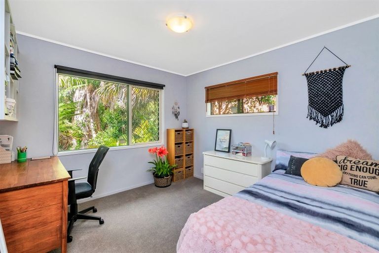 Photo of property in 44a Riserra Drive, Ranui, Auckland, 0612