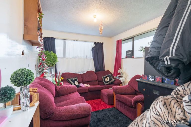 Photo of property in 10 Somerset Place, Cannons Creek, Porirua, 5024