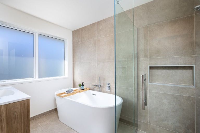 Photo of property in 37 Sycamore Grove, Lower Vogeltown, New Plymouth, 4310