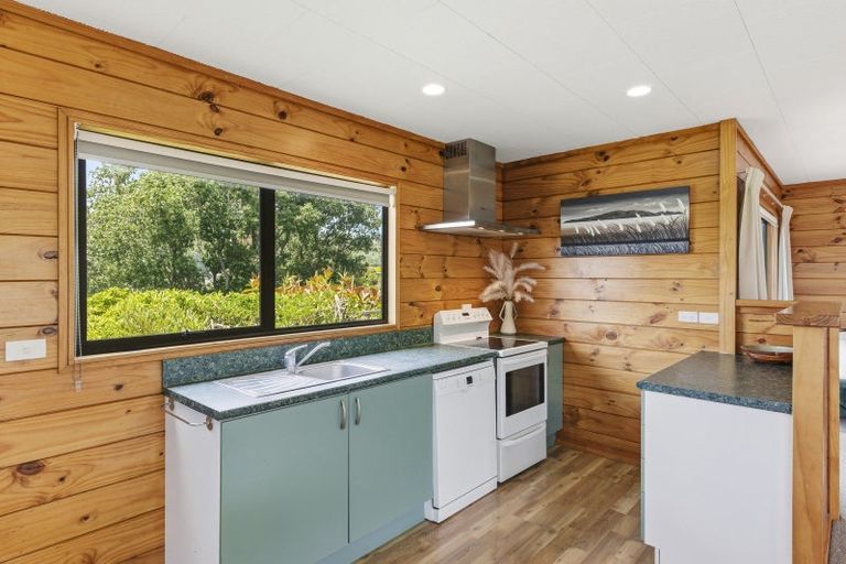 Photo of property in 130 Renown Road, Raumati South, Paraparaumu, 5032