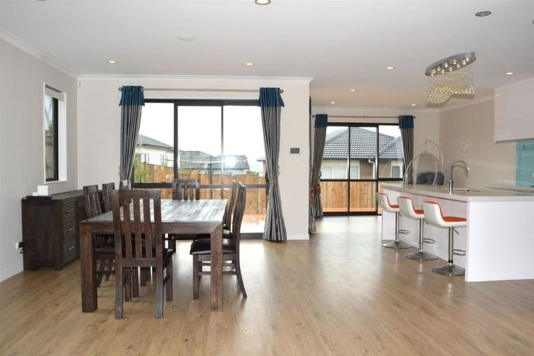 Photo of property in 11 Harvest Avenue, Orewa, 0931