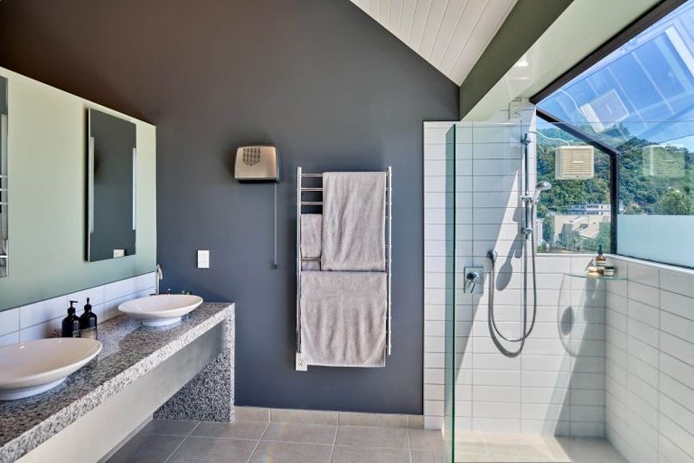 Photo of property in 8 Cheviot Road, Lowry Bay, Lower Hutt, 5013