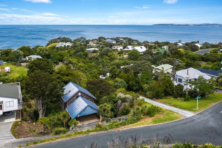 Photo of property in 2 Hill Street, Leigh, 0985