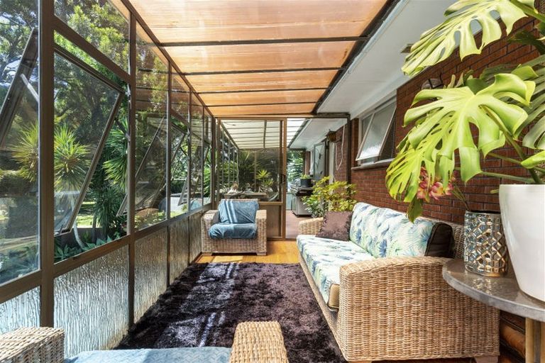 Photo of property in 36 Cascades Road, Pakuranga Heights, Auckland, 2010