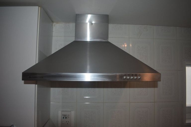 Photo of property in 12 Camelot Place, Glenfield, Auckland, 0629