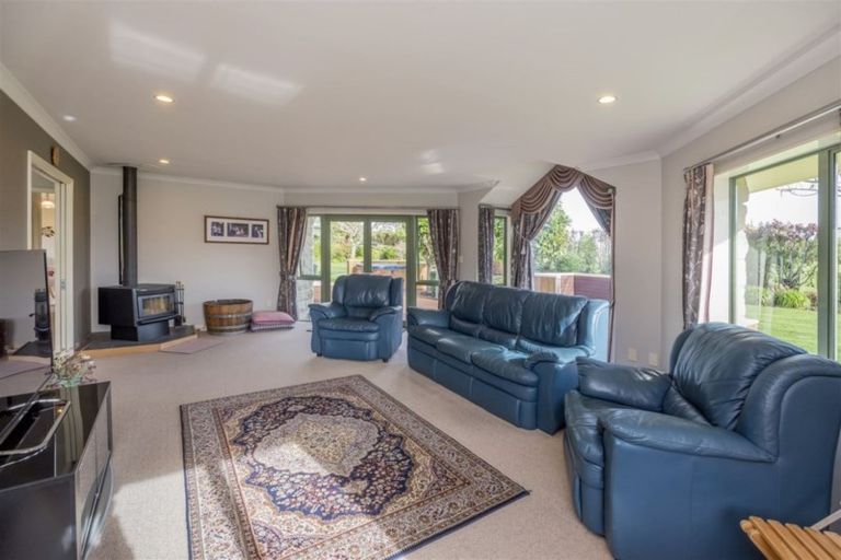 Photo of property in 28 Waipuna Grove, Levin, 5571