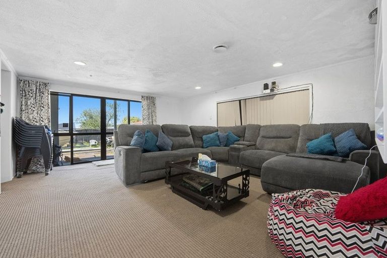 Photo of property in 69 Holmes Road, Manurewa, Auckland, 2102