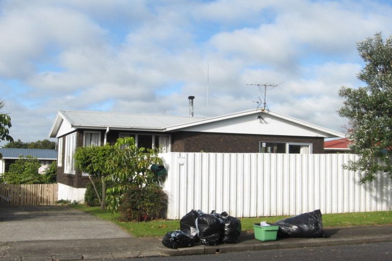 Photo of property in 8 Olive Street, Manurewa, Auckland, 2102