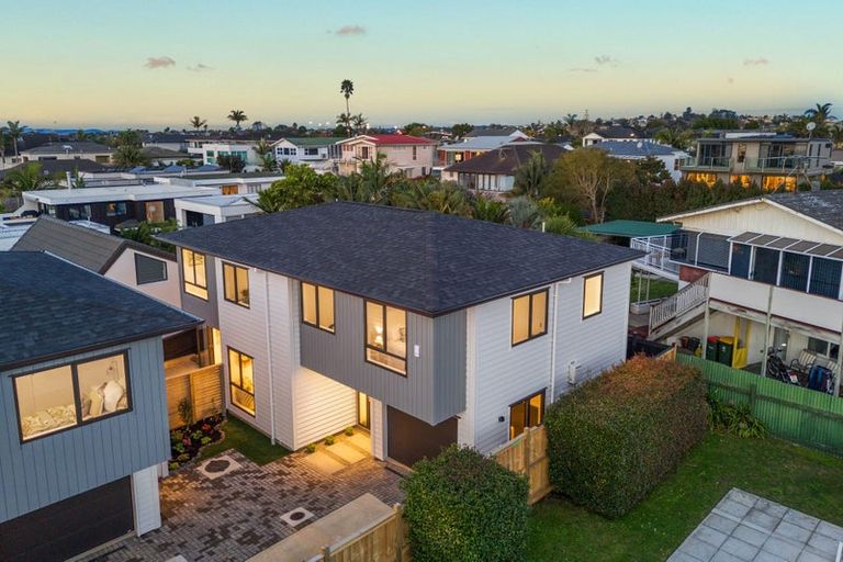 Photo of property in 42c Takutai Avenue, Half Moon Bay, Auckland, 2012