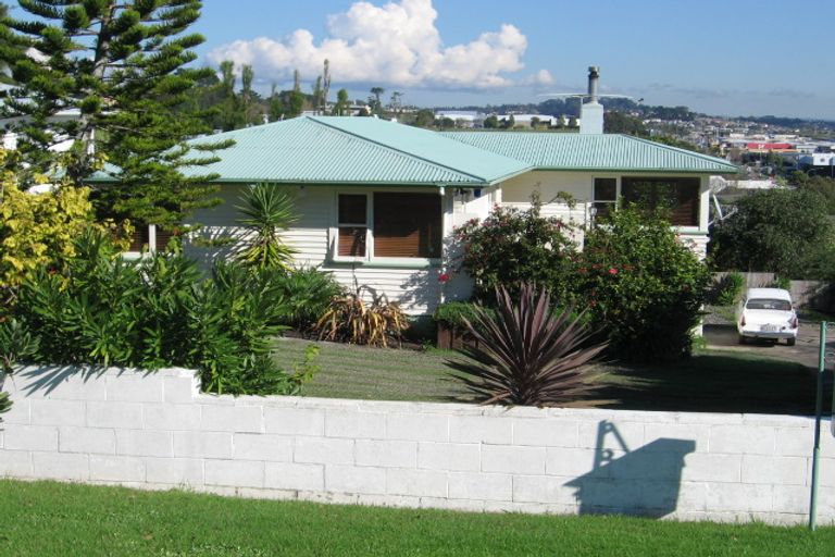 Photo of property in 440 East Coast Road, Windsor Park, Auckland, 0630