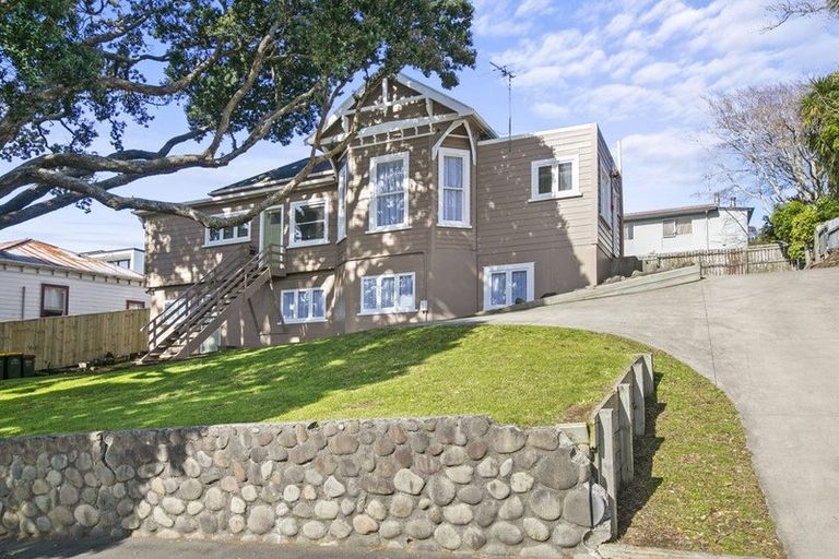 Photo of property in 209 Devon Street West, New Plymouth, 4310