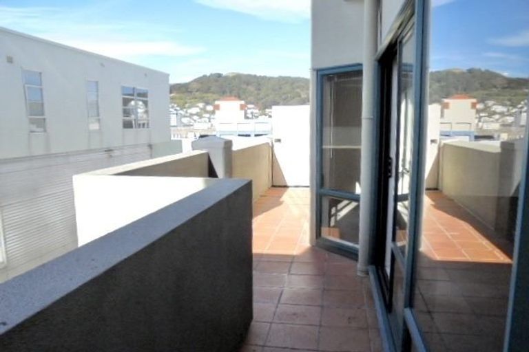 Photo of property in Courtenay Apartments, 703/120 Courtenay Place, Te Aro, Wellington, 6011