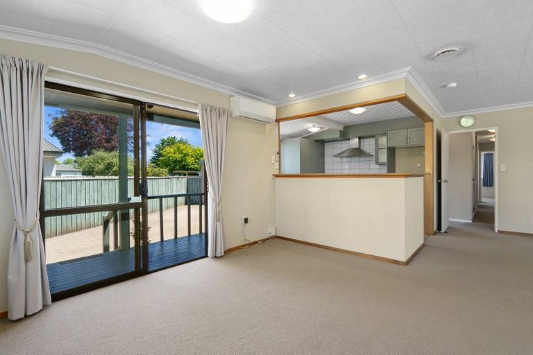 Photo of property in 277 Shakespeare Street, Leamington, Cambridge, 3432