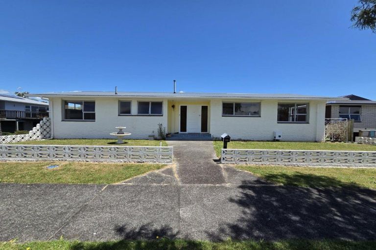 Photo of property in 56 Nevada Drive, Merrilands, New Plymouth, 4312