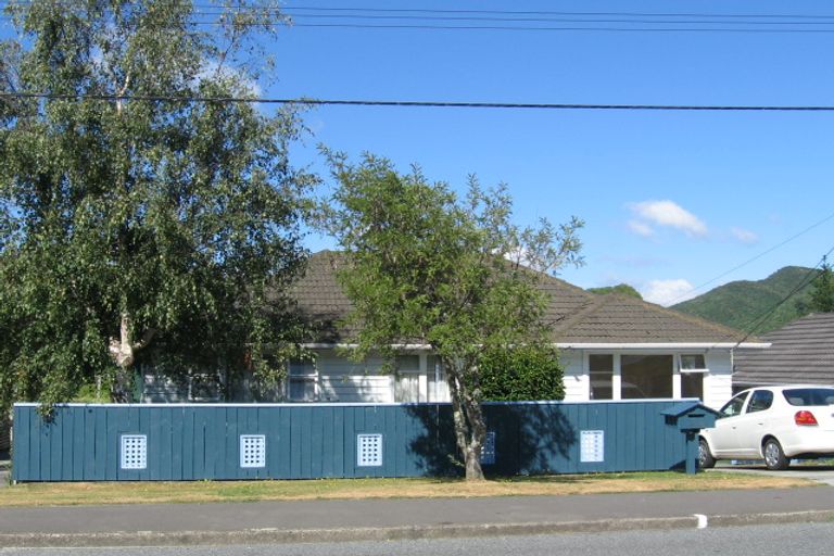 Photo of property in 32 Gillespies Road, Birchville, Upper Hutt, 5018