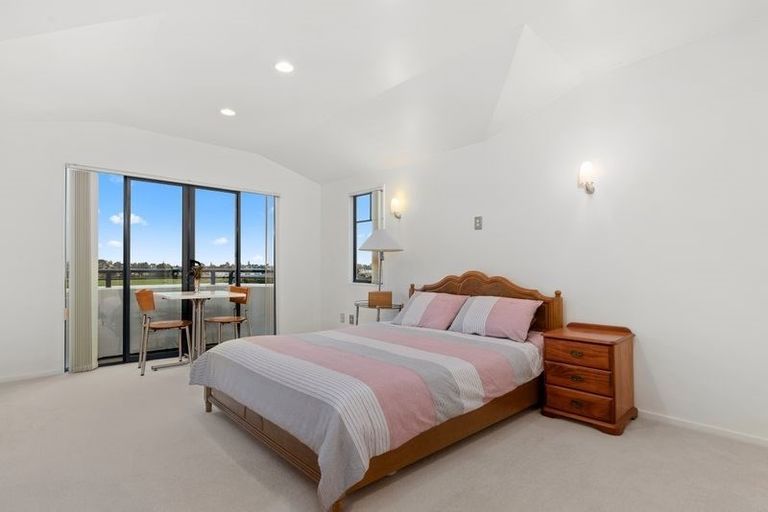 Photo of property in 28 St Clair Place, Browns Bay, Auckland, 0630