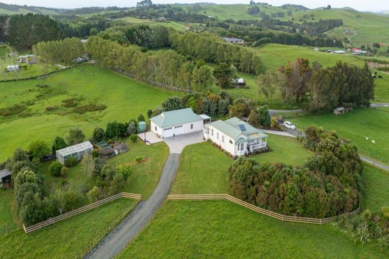 Photo of property in 73 Ranganui Road, Kaiwaka, 0573