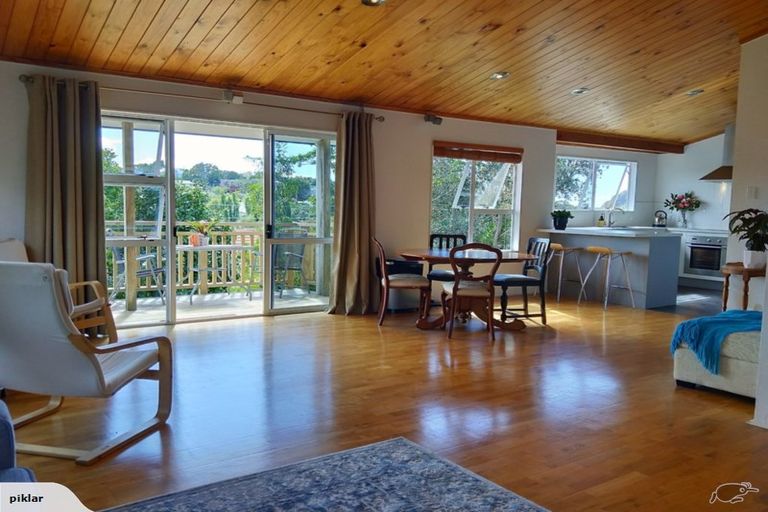 Photo of property in 8a Holiday Road, Stanmore Bay, Whangaparaoa, 0932