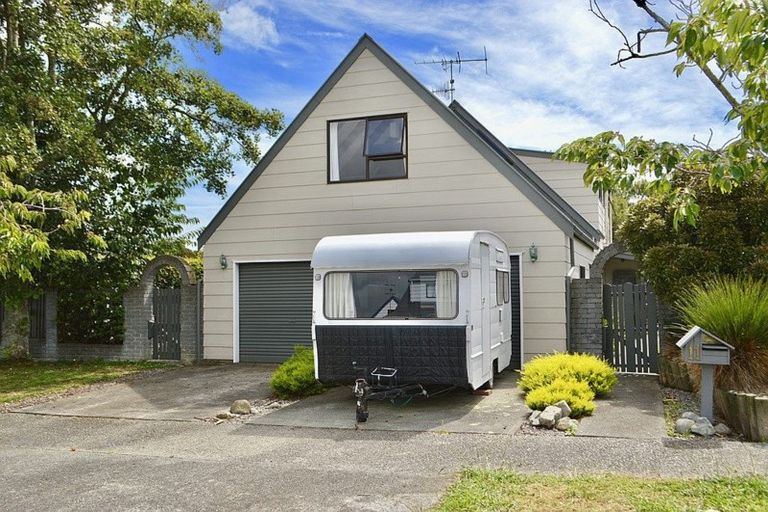 Photo of property in 11 Renata Road, Otaki, 5512
