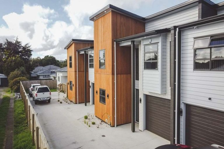 Photo of property in 79a Russell Road, Manurewa, Auckland, 2102