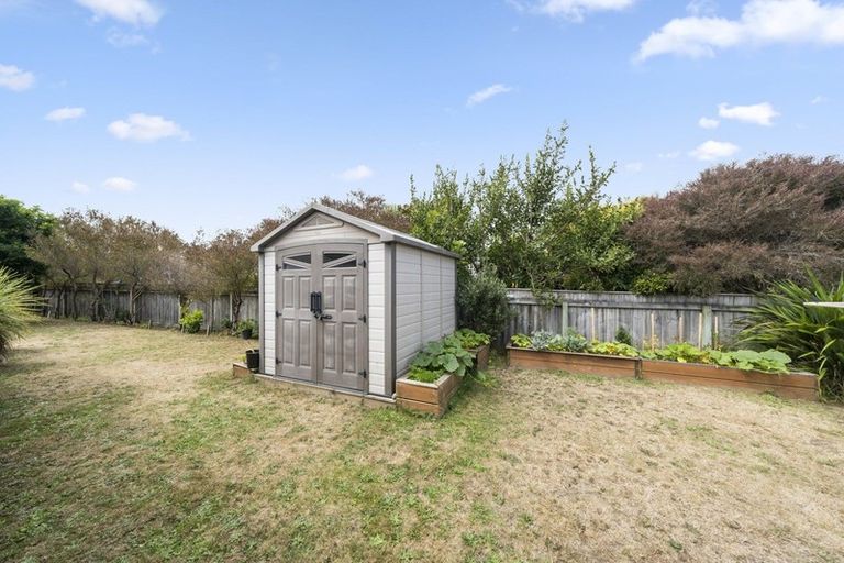 Photo of property in 15 Leanne Way, Waikanae Beach, Waikanae, 5036