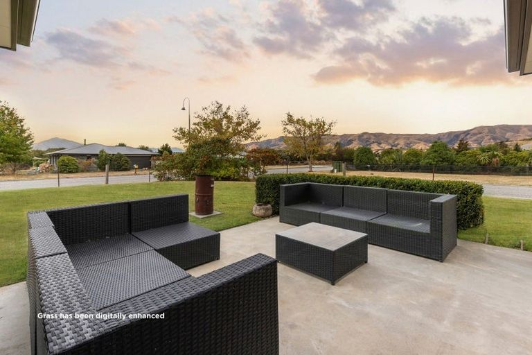 Photo of property in 2 Criffel Place, Luggate, Wanaka, 9383