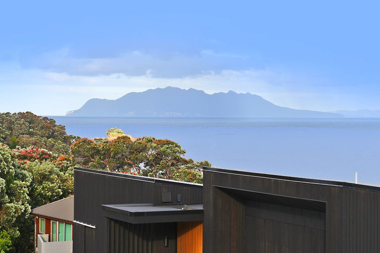 Photo of property in 104-106 Lax Crescent, Leigh, 0985