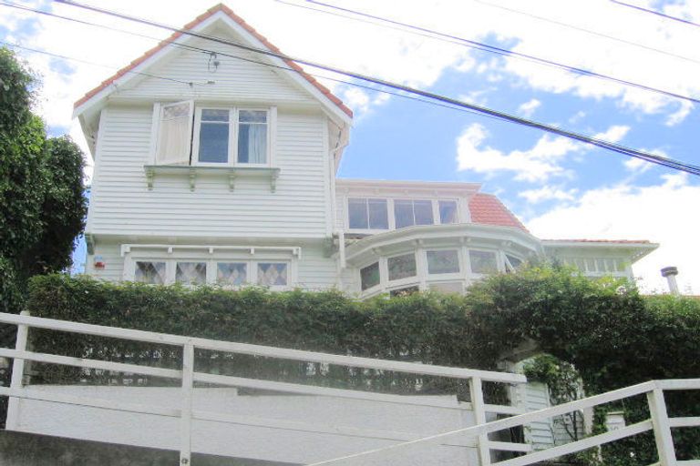Photo of property in 10 Kowhai Road, Kelburn, Wellington, 6012