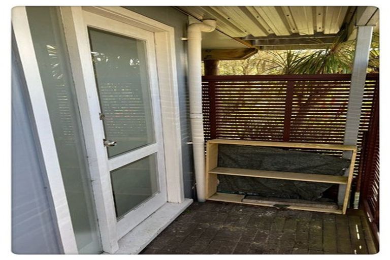 Photo of property in 12 Glenvale Place, Totara Vale, Auckland, 0629