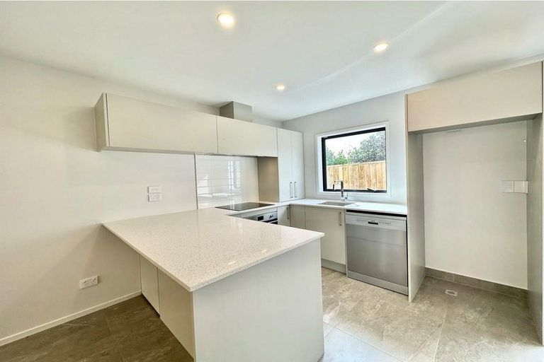 Photo of property in 4/8 Valron Road, Te Atatu South, Auckland, 0602