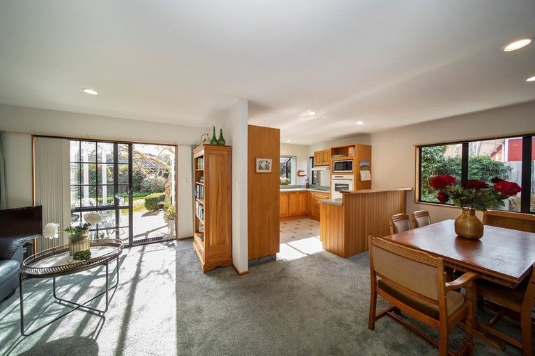 Photo of property in 11 Kinross Drive, Merrilands, New Plymouth, 4312