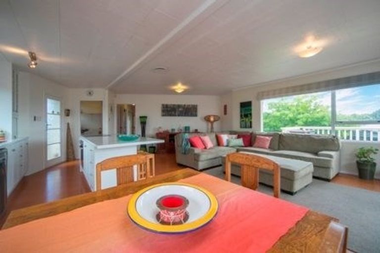 Photo of property in 91 Sunnyside Road, Sunnyvale, Auckland, 0612