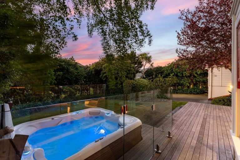 Photo of property in 11 Trelissick Crescent, Ngaio, Wellington, 6035