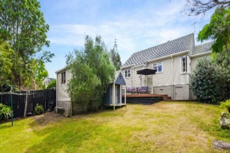 Photo of property in 76 Titirangi Road, New Lynn, Auckland, 0600