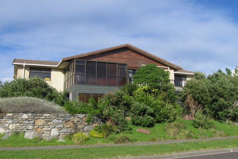 Photo of property in 6 Ara Kuaka, Waikanae Beach, Waikanae, 5036
