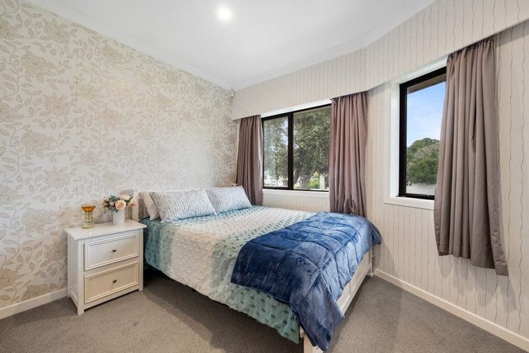 Photo of property in 37 Parkhill Road, Mellons Bay, Auckland, 2014
